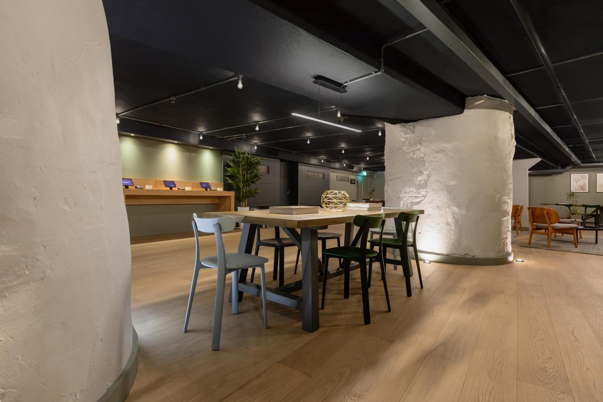 Zedwell Underground Hotel Tottenham Court Rd Londra Esterno foto